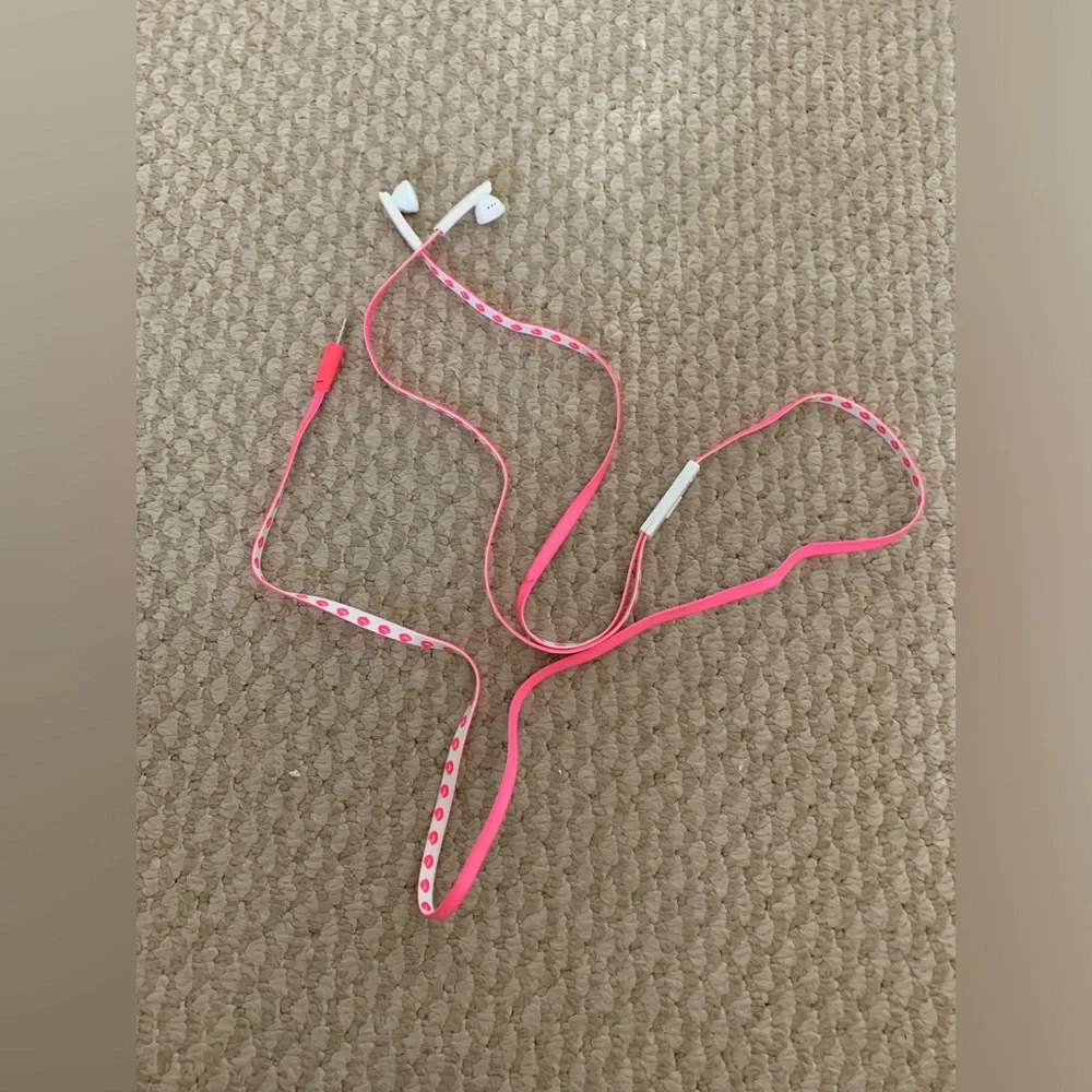 NEW Pink lips no tangled Ear phone